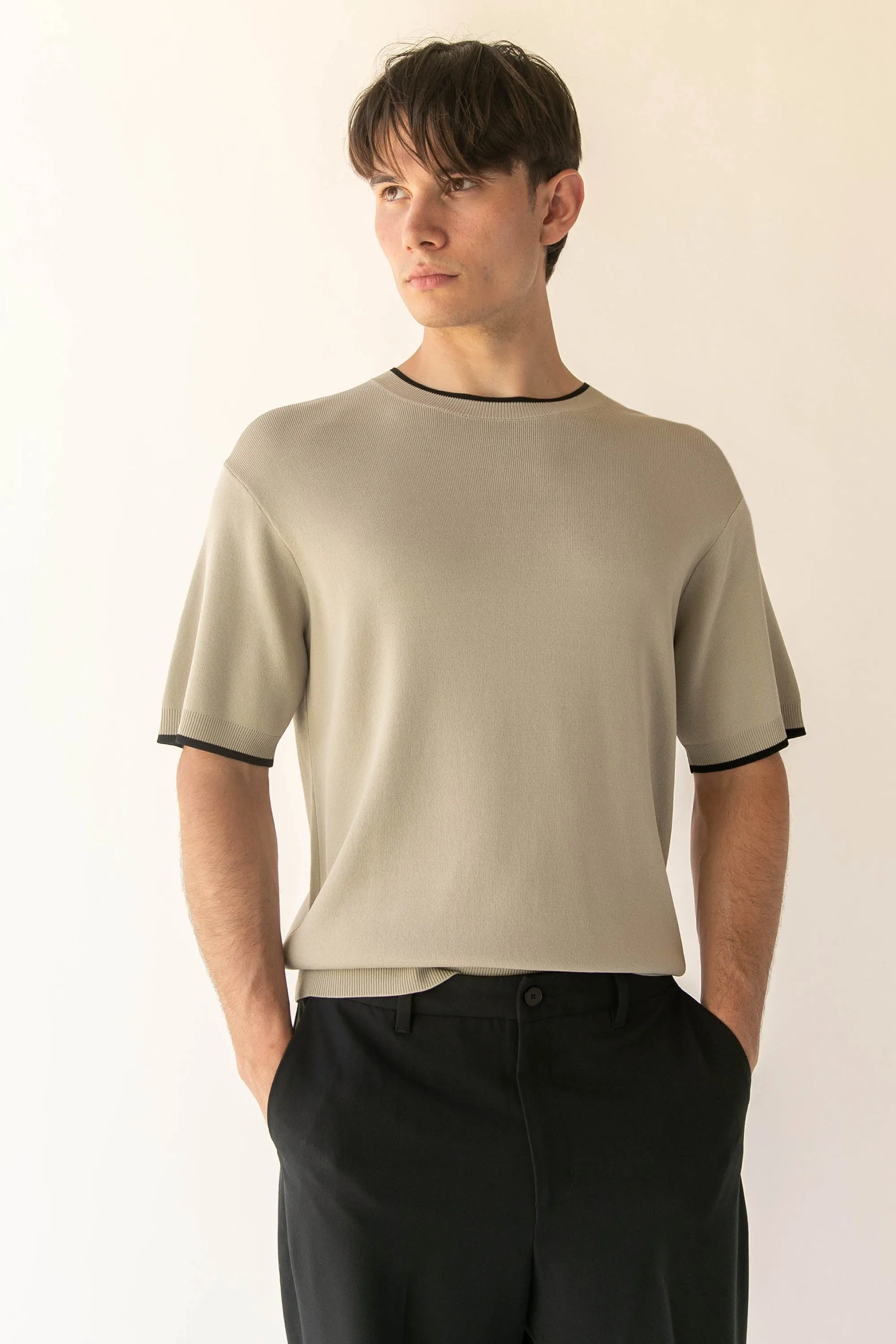 CONTRAST TRIM SHORT SLEEVE SWEATER